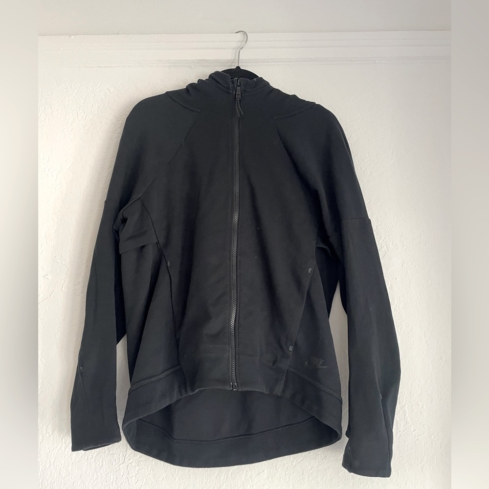 Nike Sportswear Tech Fleece Zip-Up Hoodie in Black. Size Medium